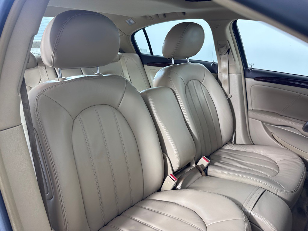 2011 Buick Lucerne Image 24