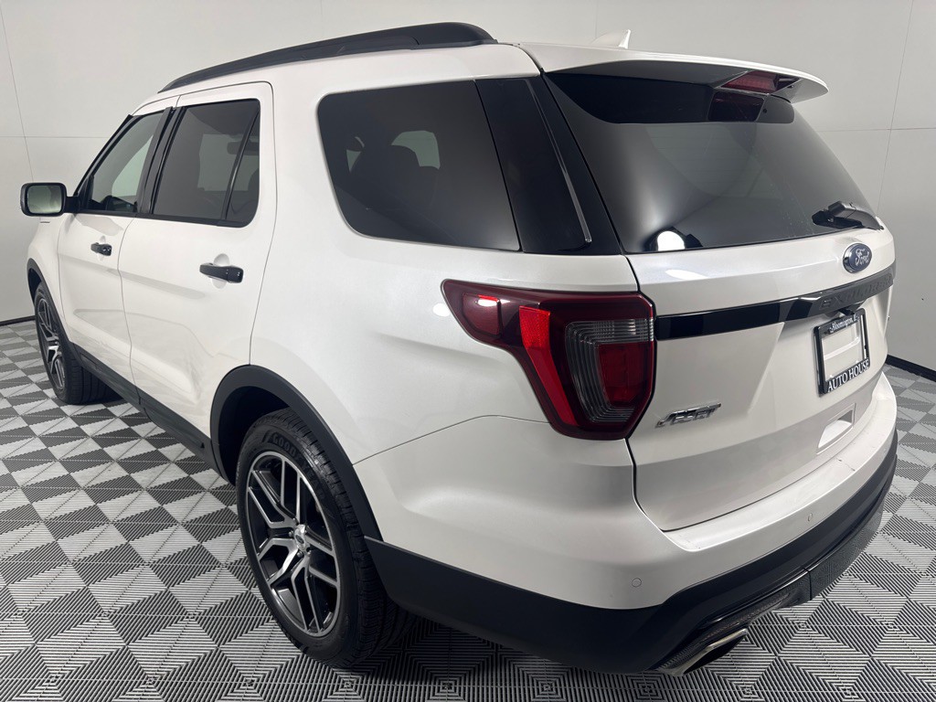 2017 Ford Explorer Image 8