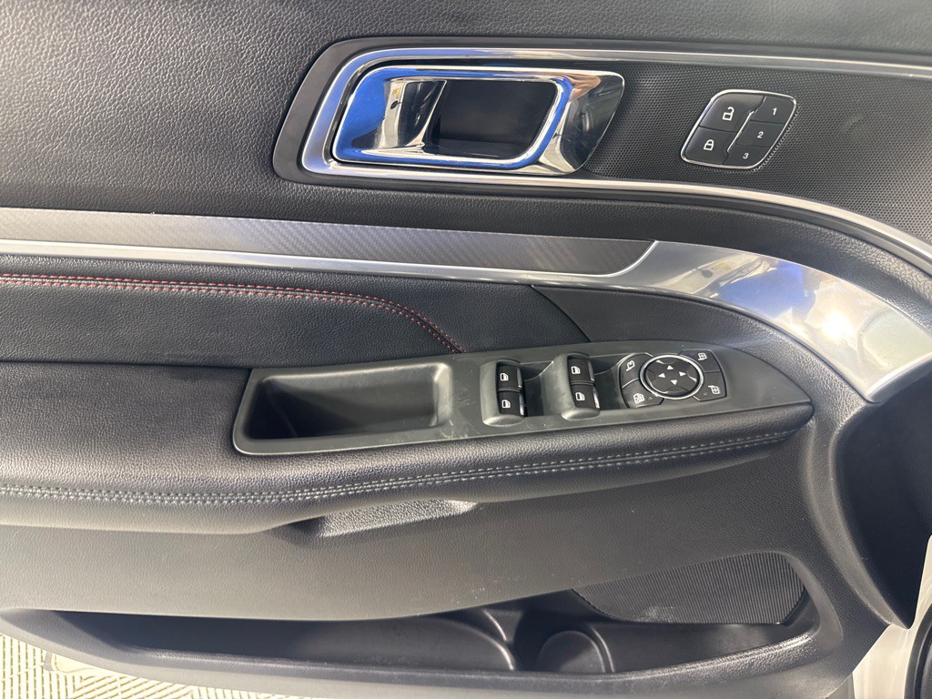 2017 Ford Explorer Image 13