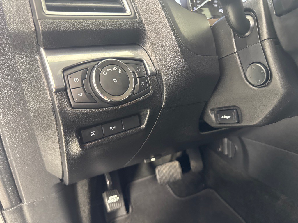 2017 Ford Explorer Image 17