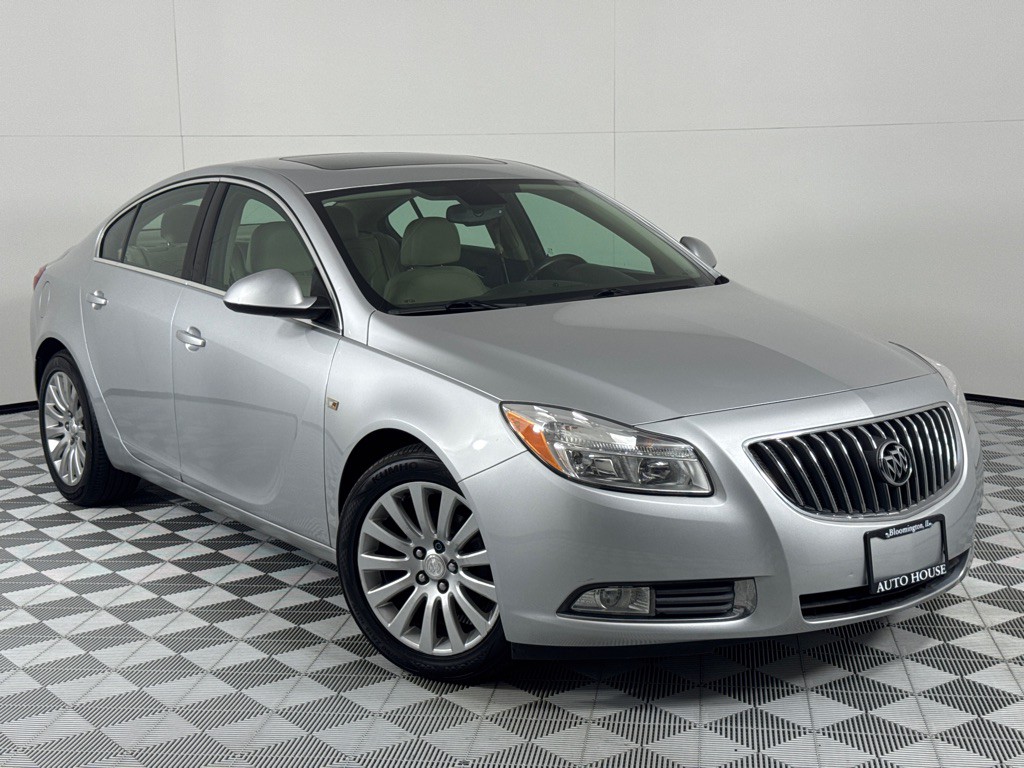 2011 Buick Regal Image 2