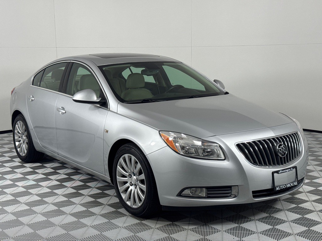 2011 Buick Regal Image 3