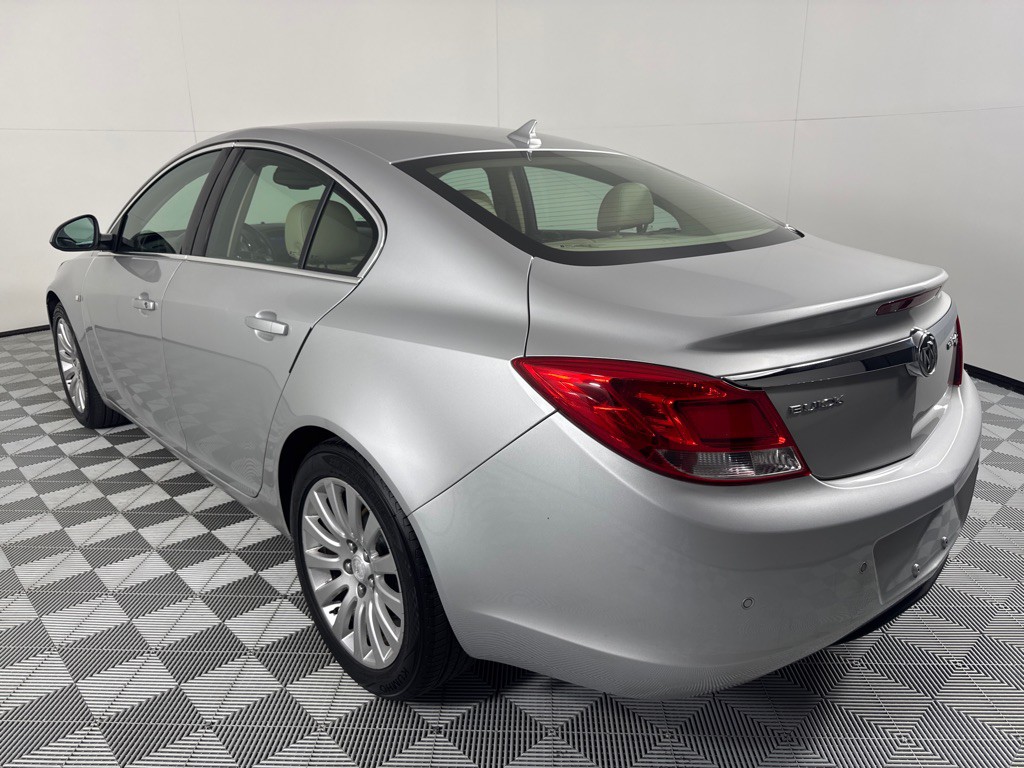 2011 Buick Regal Image 8