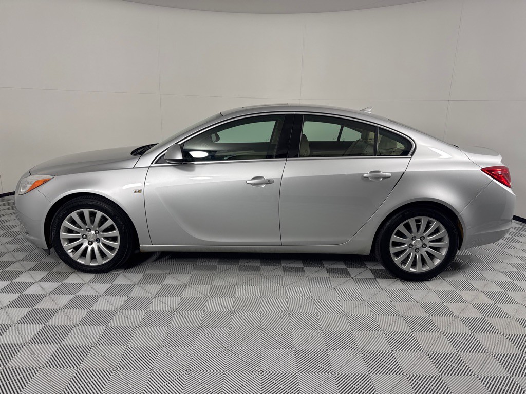 2011 Buick Regal Image 9
