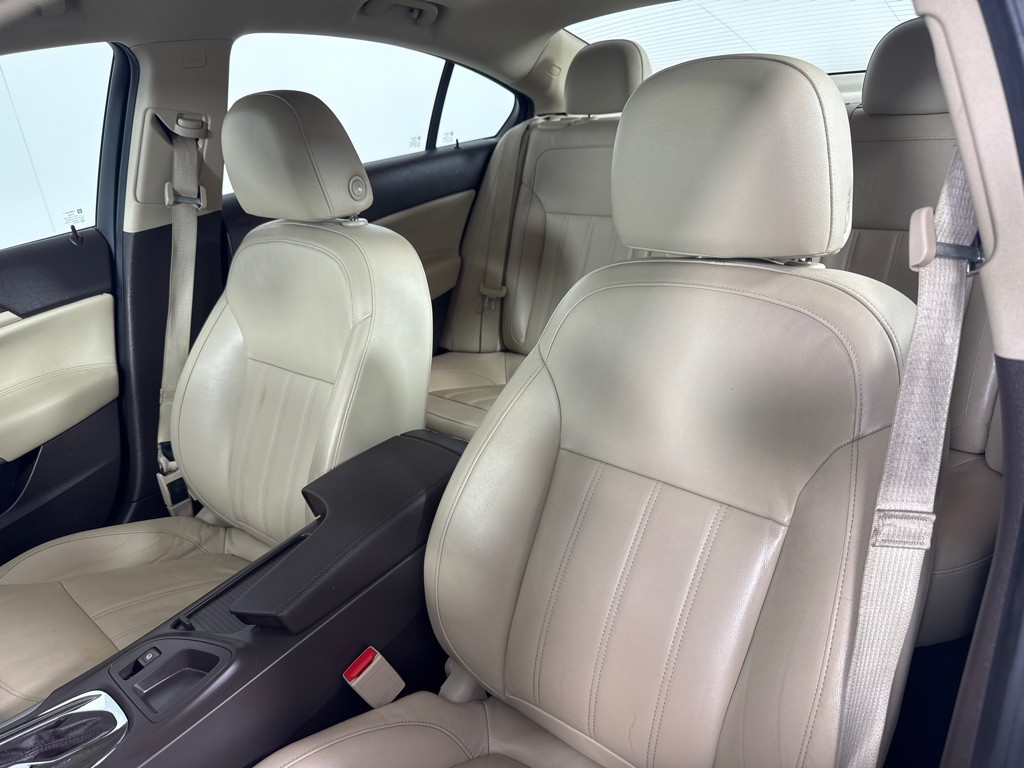 2011 Buick Regal Image 13