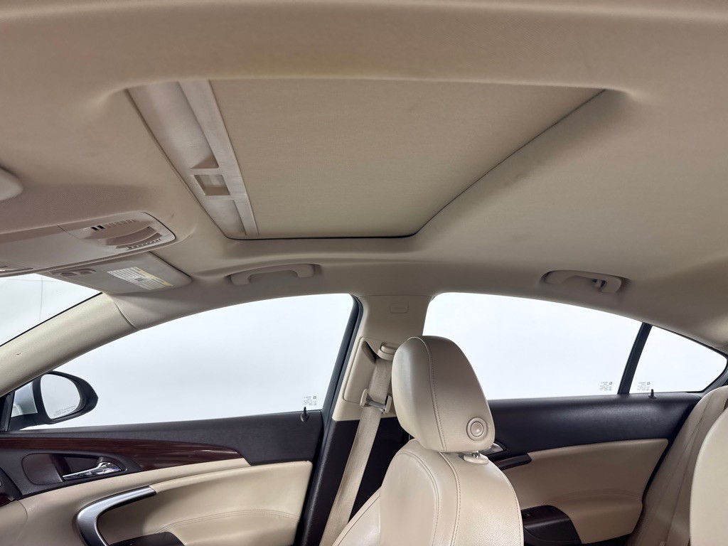 2011 Buick Regal Image 14