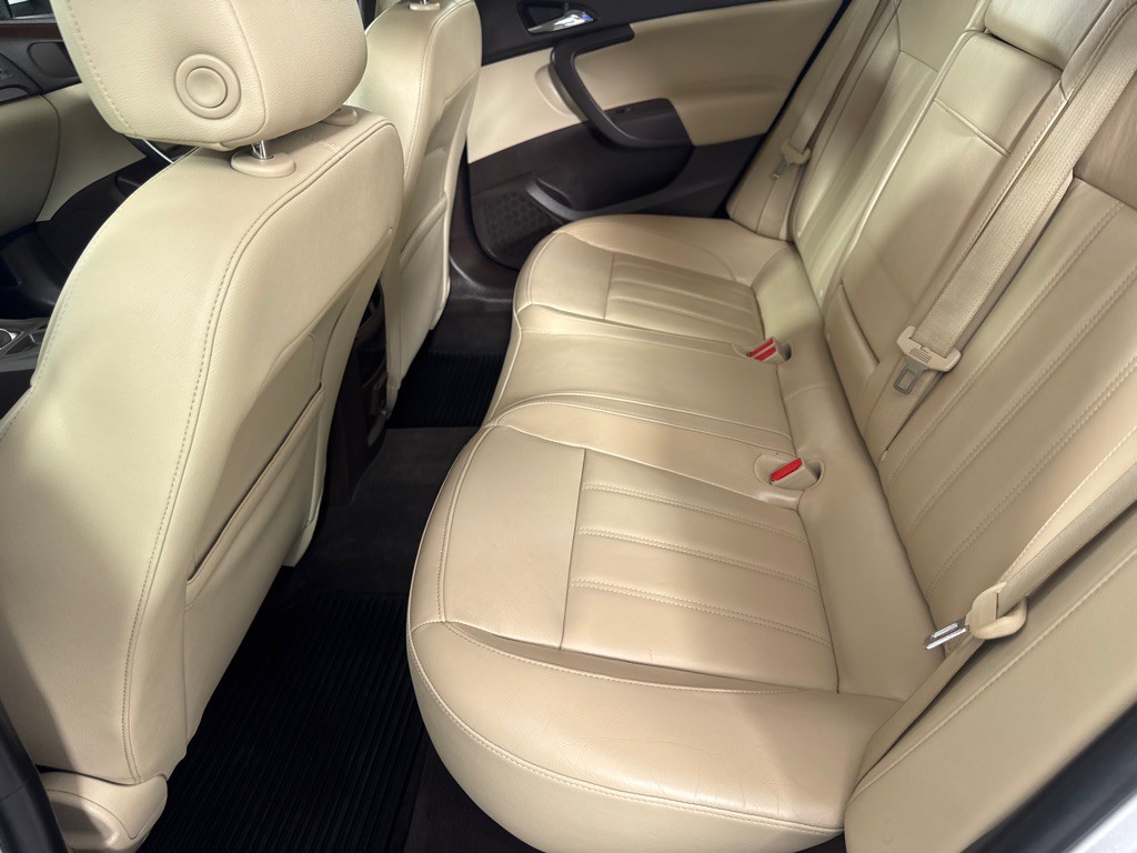 2011 Buick Regal Image 19