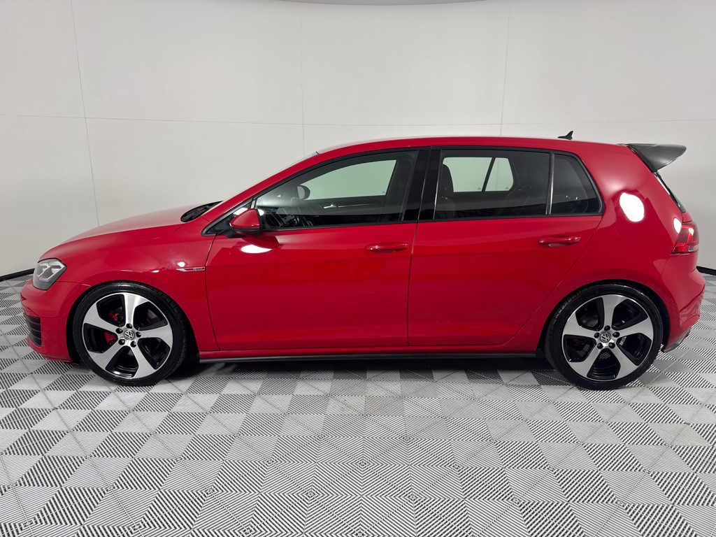 2017 Volkswagen GTI Image 8