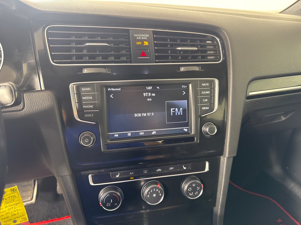 2017 Volkswagen GTI Image 16