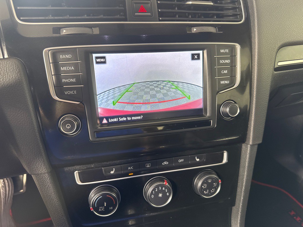 2017 Volkswagen GTI Image 17