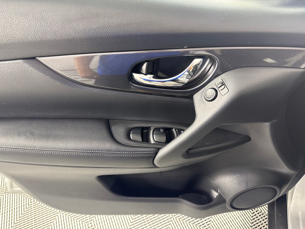 2018 Nissan Rogue Image 10