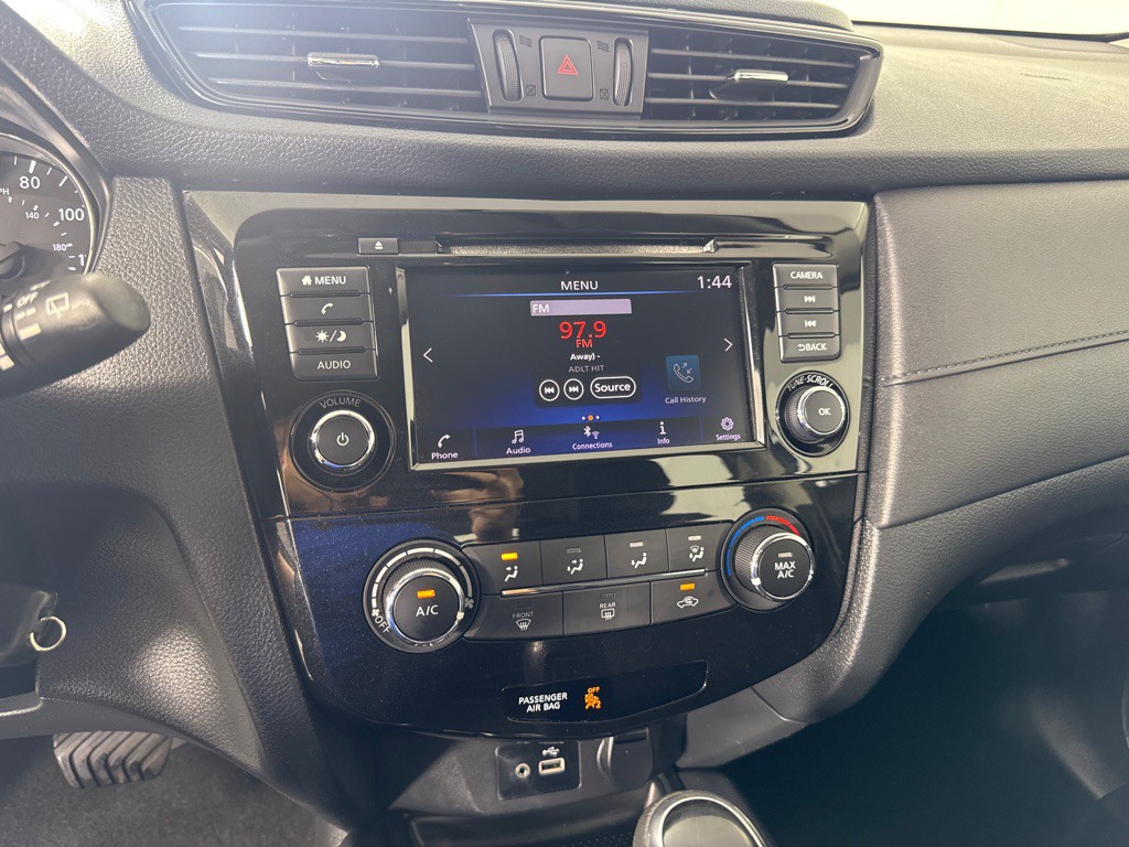 2018 Nissan Rogue Image 15