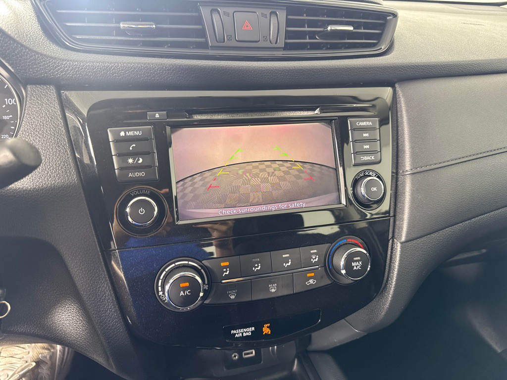 2018 Nissan Rogue Image 16