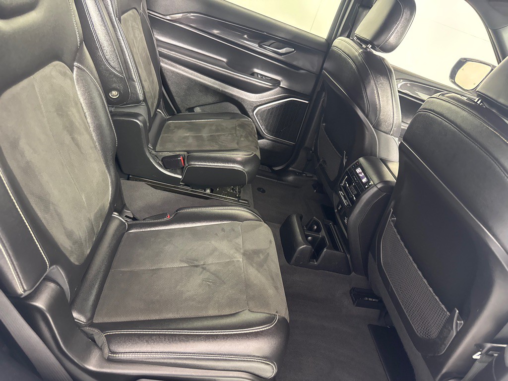 2022 Jeep Grand Cherokee Image 25