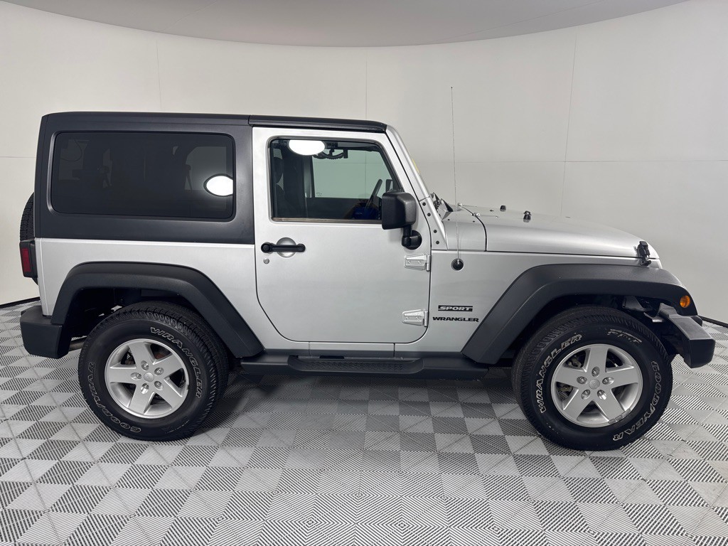 2012 Jeep Wrangler Image 4