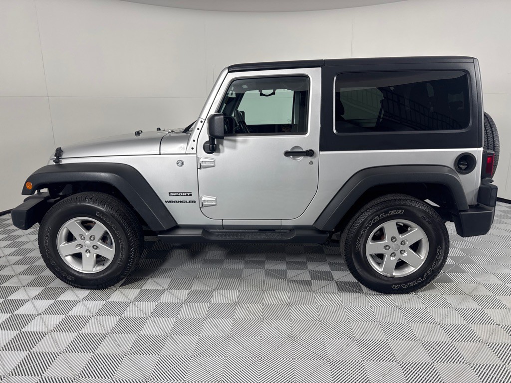 2012 Jeep Wrangler Image 8