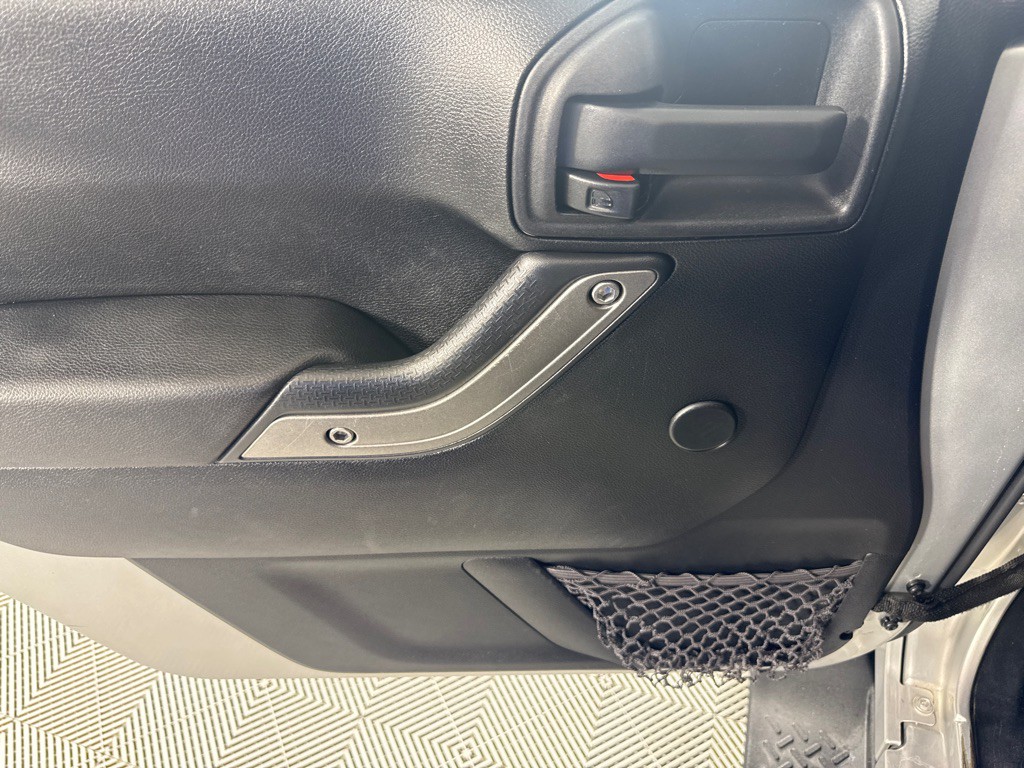 2012 Jeep Wrangler Image 12