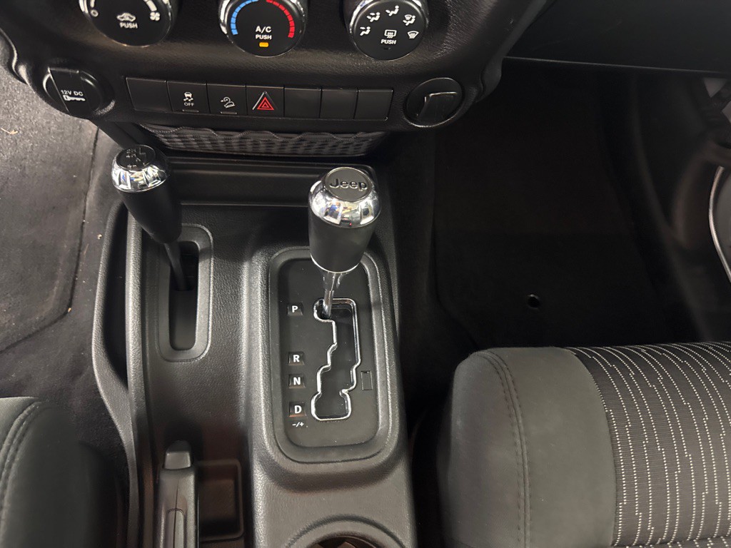 2012 Jeep Wrangler Image 17