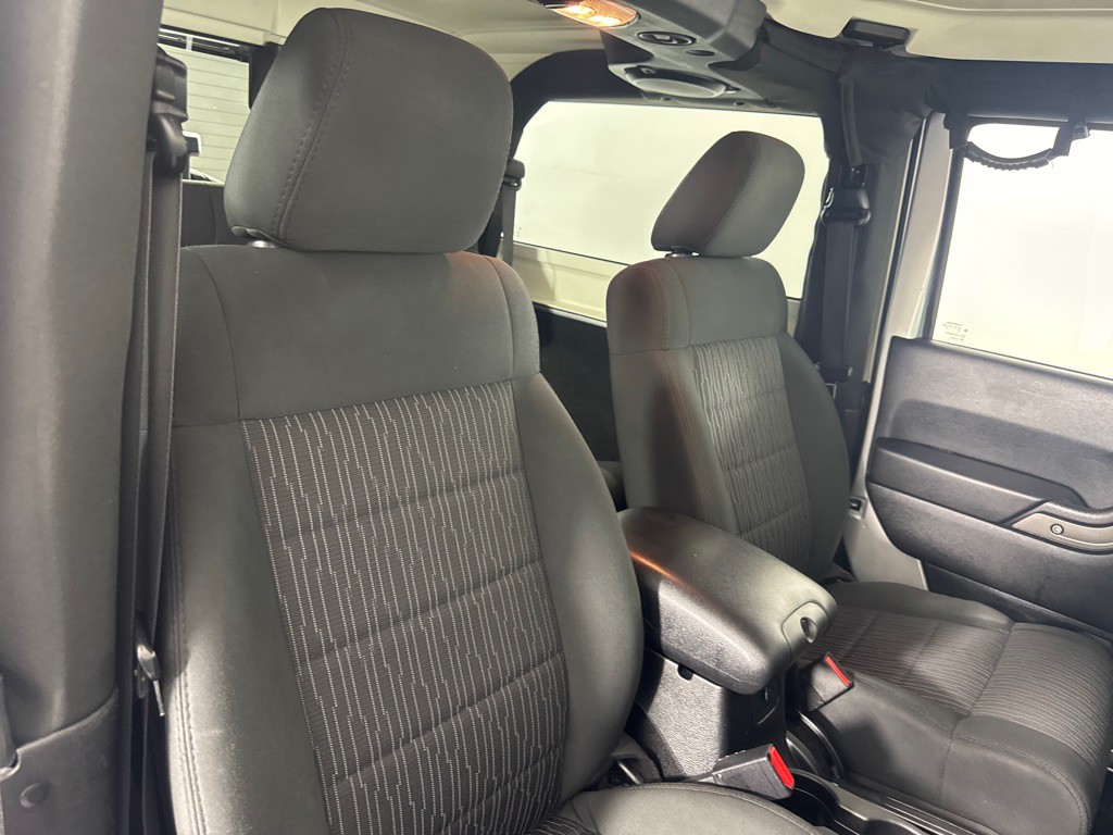 2012 Jeep Wrangler Image 21