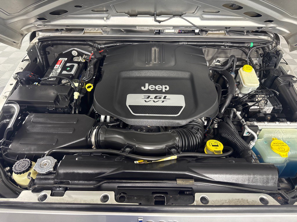2012 Jeep Wrangler Image 24