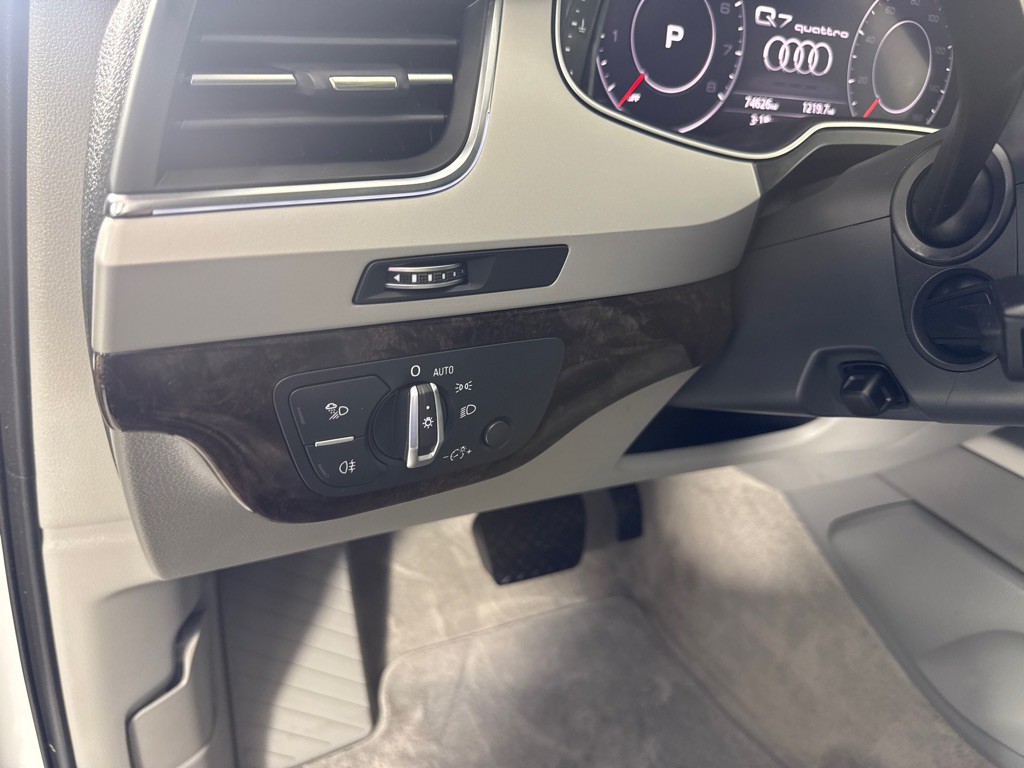 2018 Audi Q7 Image 16