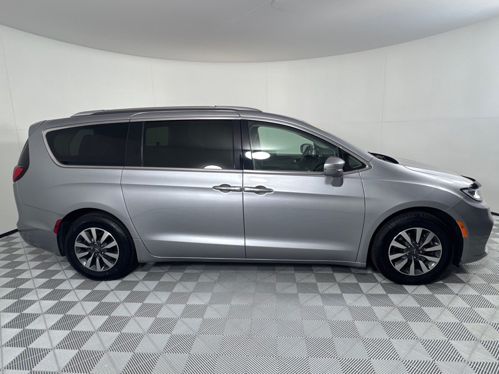 2021 Chrysler Pacifica Image 4