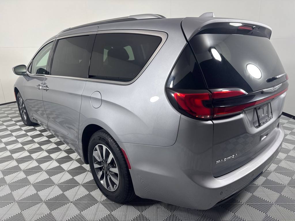 2021 Chrysler Pacifica Image 8