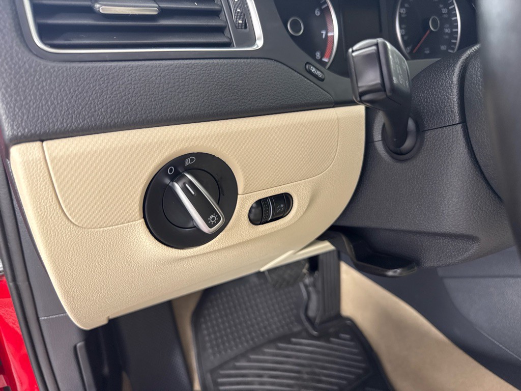2012 Volkswagen Jetta Image 16