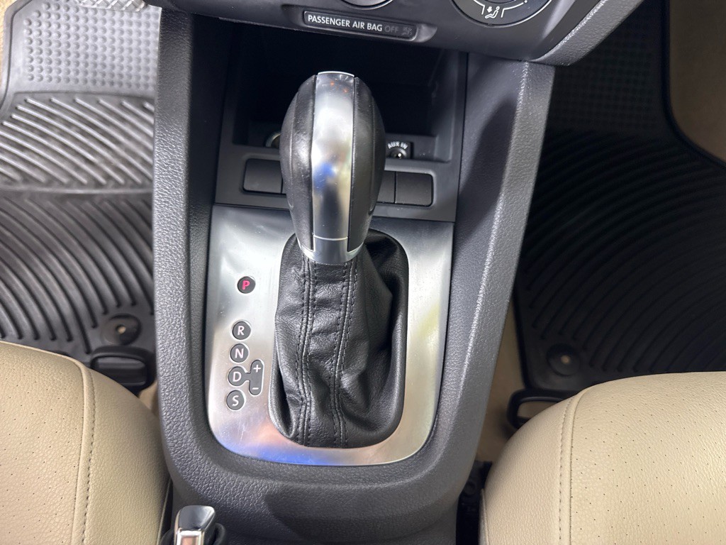 2012 Volkswagen Jetta Image 19