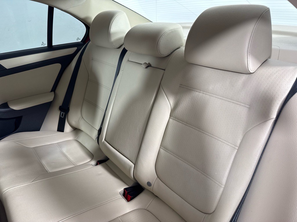 2012 Volkswagen Jetta Image 21