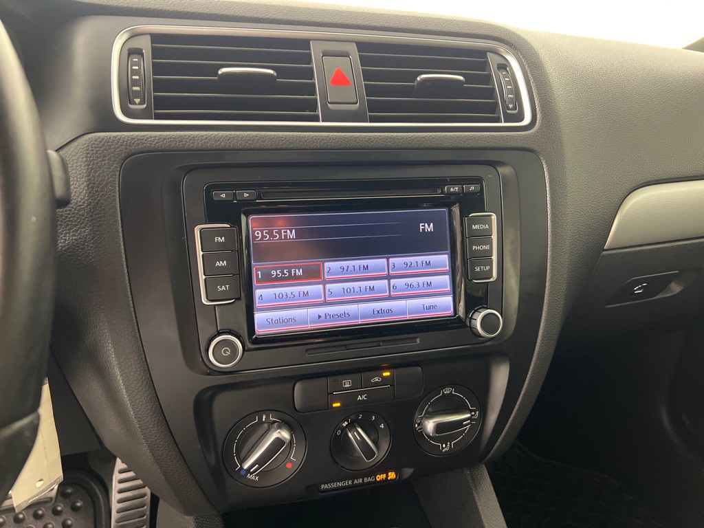 2014 Volkswagen Jetta Image 18