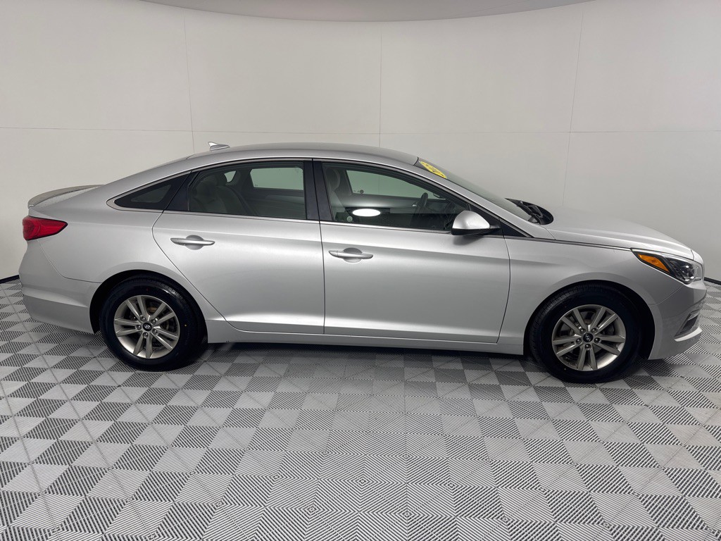 2015 Hyundai Sonata Image 4