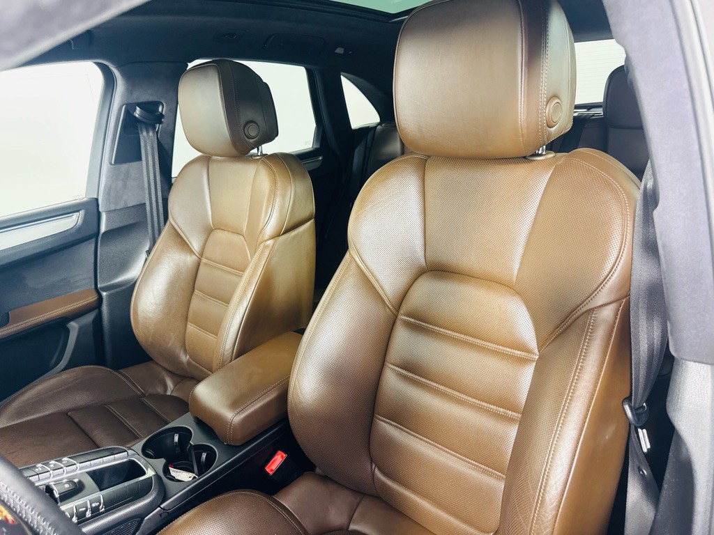 2015 Porsche Macan Image 15