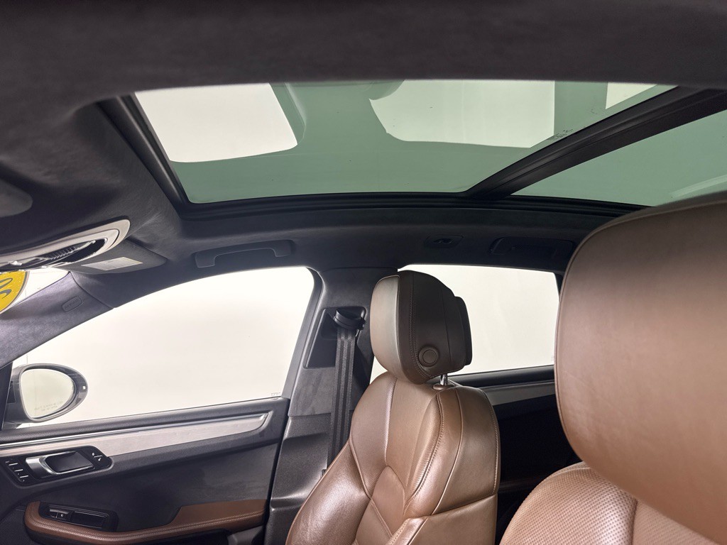 2015 Porsche Macan Image 16