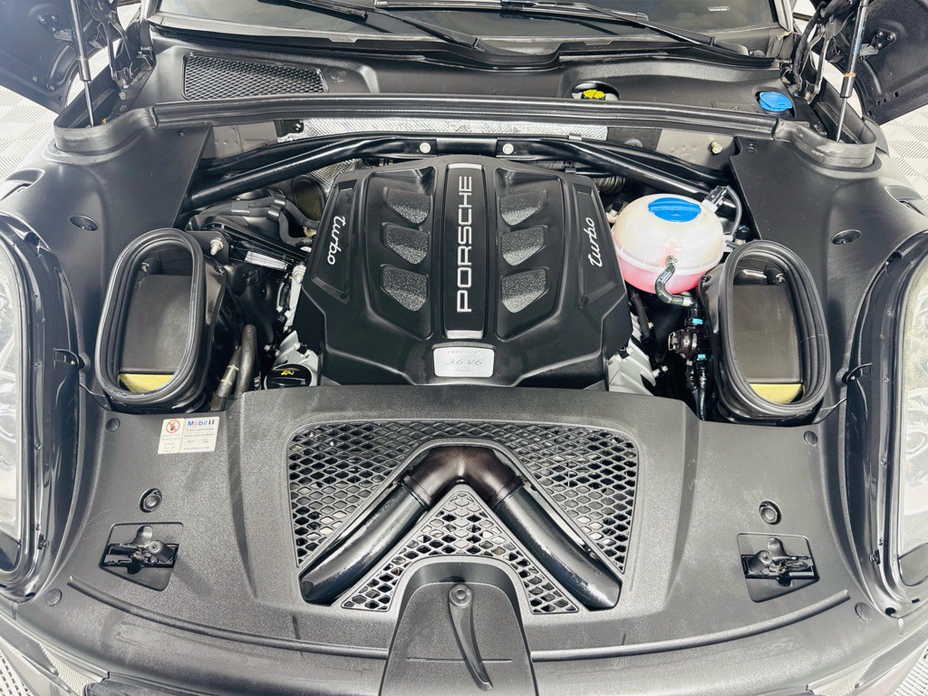 2015 Porsche Macan Image 30