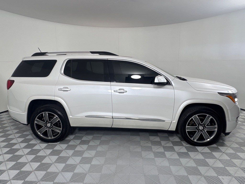 2017 GMC Acadia Image 4