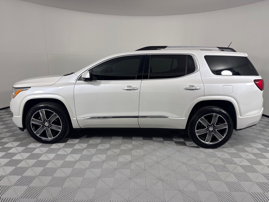 2017 GMC Acadia Image 8