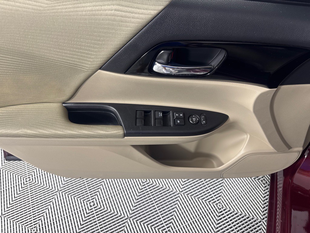 2017 Honda Accord Image 10