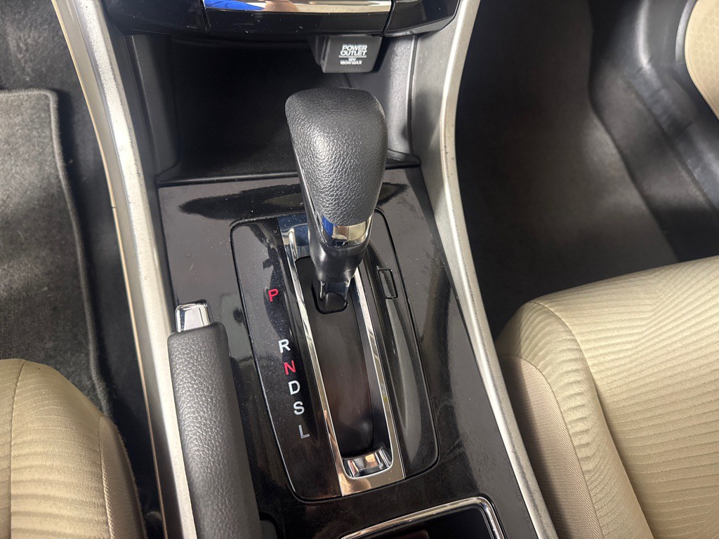 2017 Honda Accord Image 17