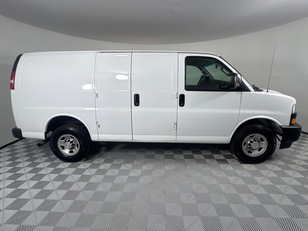 2020 Chevrolet Express Image 4