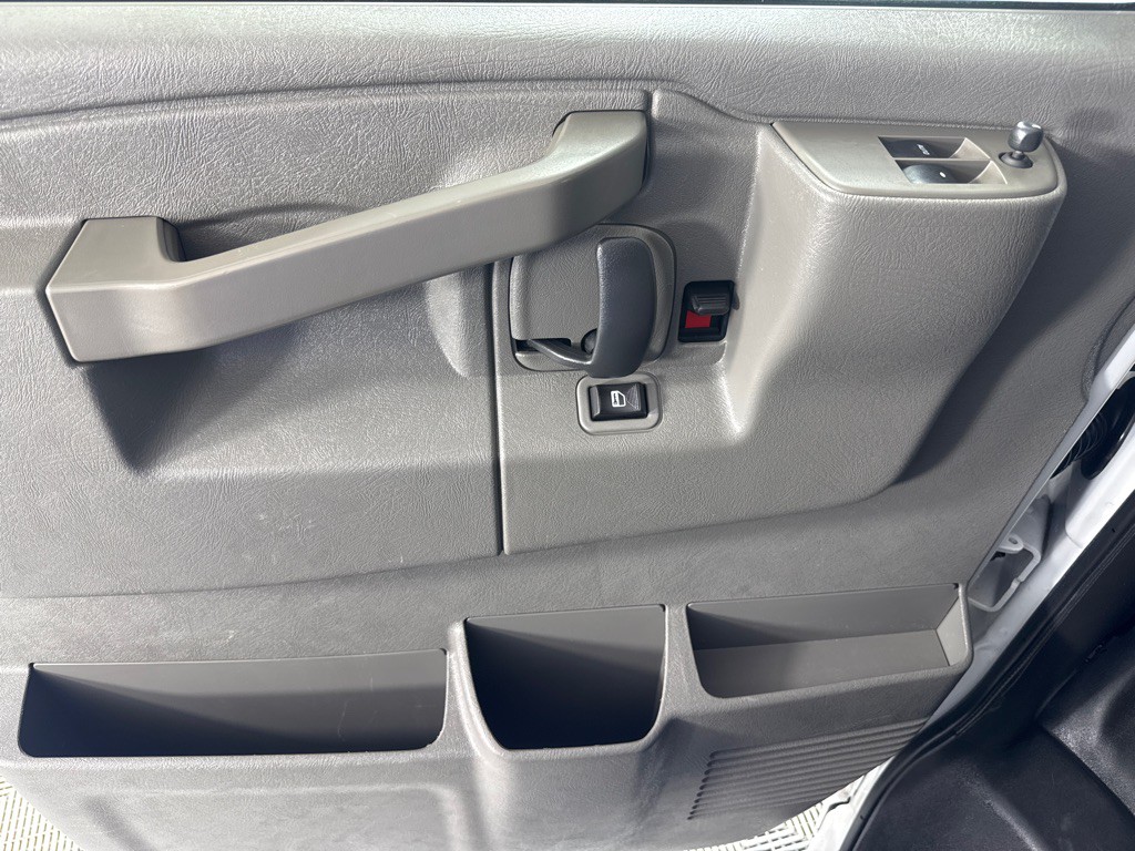 2020 Chevrolet Express Image 12