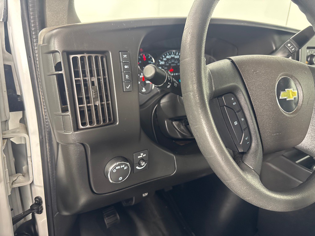 2020 Chevrolet Express Image 15
