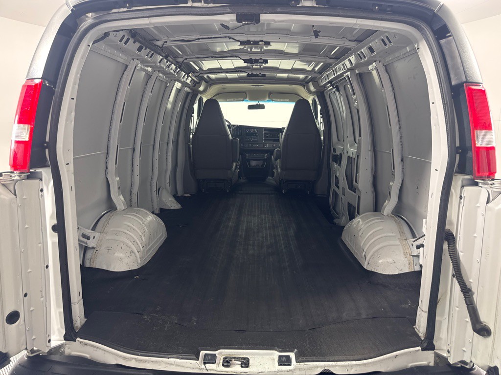 2020 Chevrolet Express Image 19