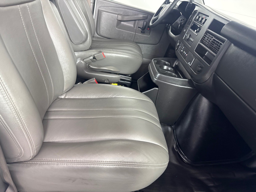2020 Chevrolet Express Image 20