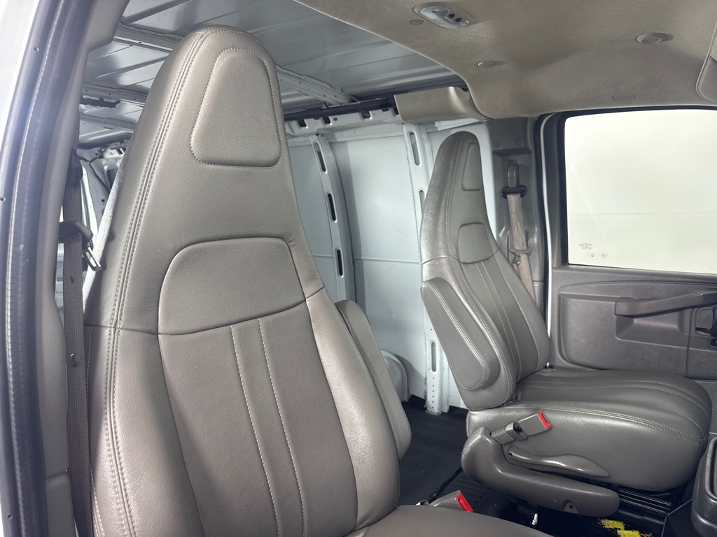 2020 Chevrolet Express Image 21