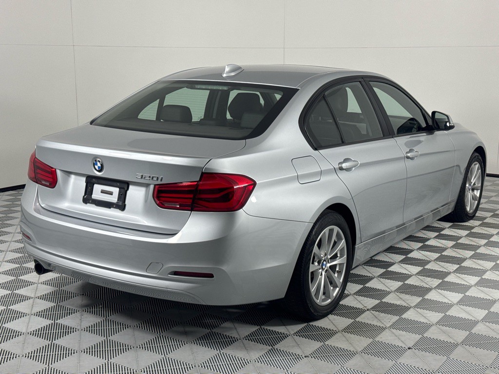 2017 BMW 3 Series Image 5