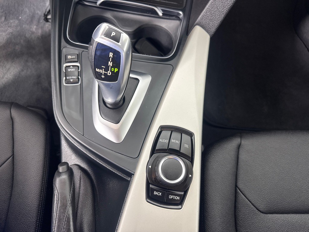 2017 BMW 3 Series Image 15