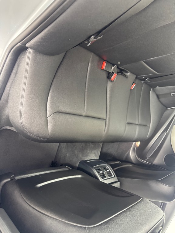 2017 BMW 3 Series Image 18