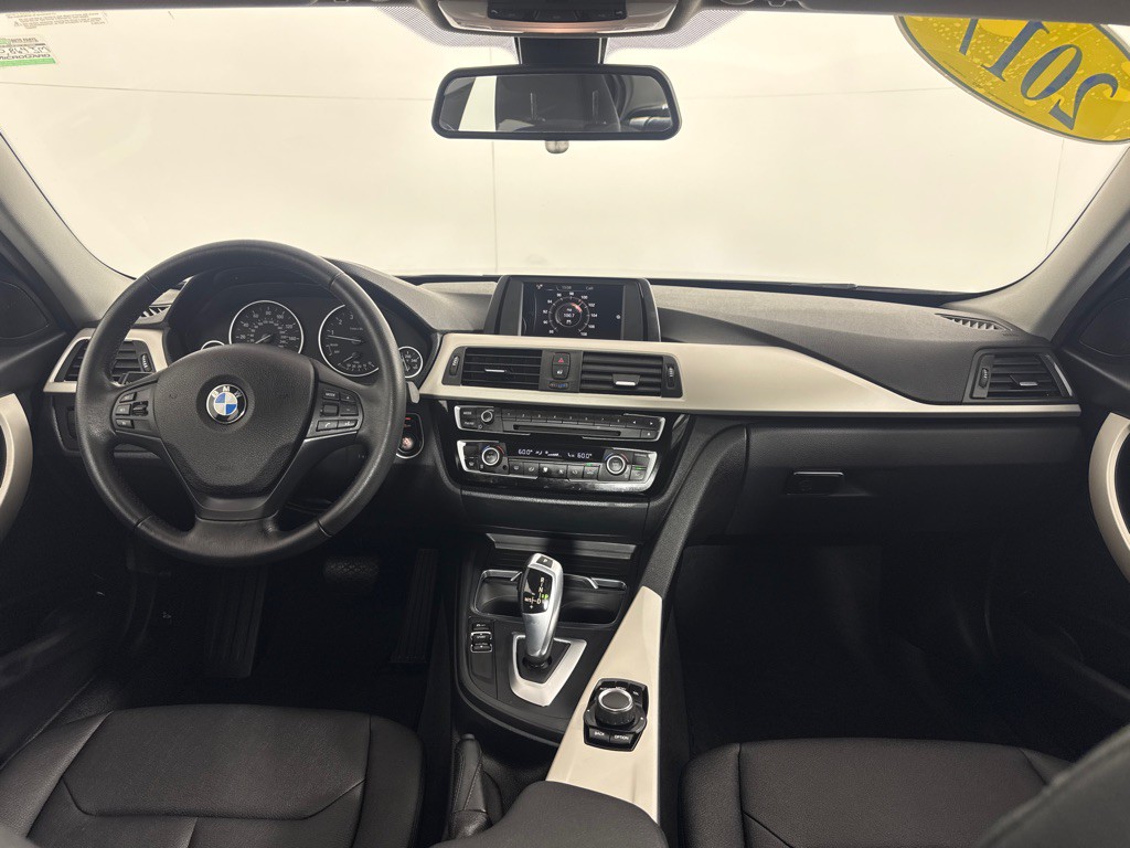 2017 BMW 3 Series Image 22