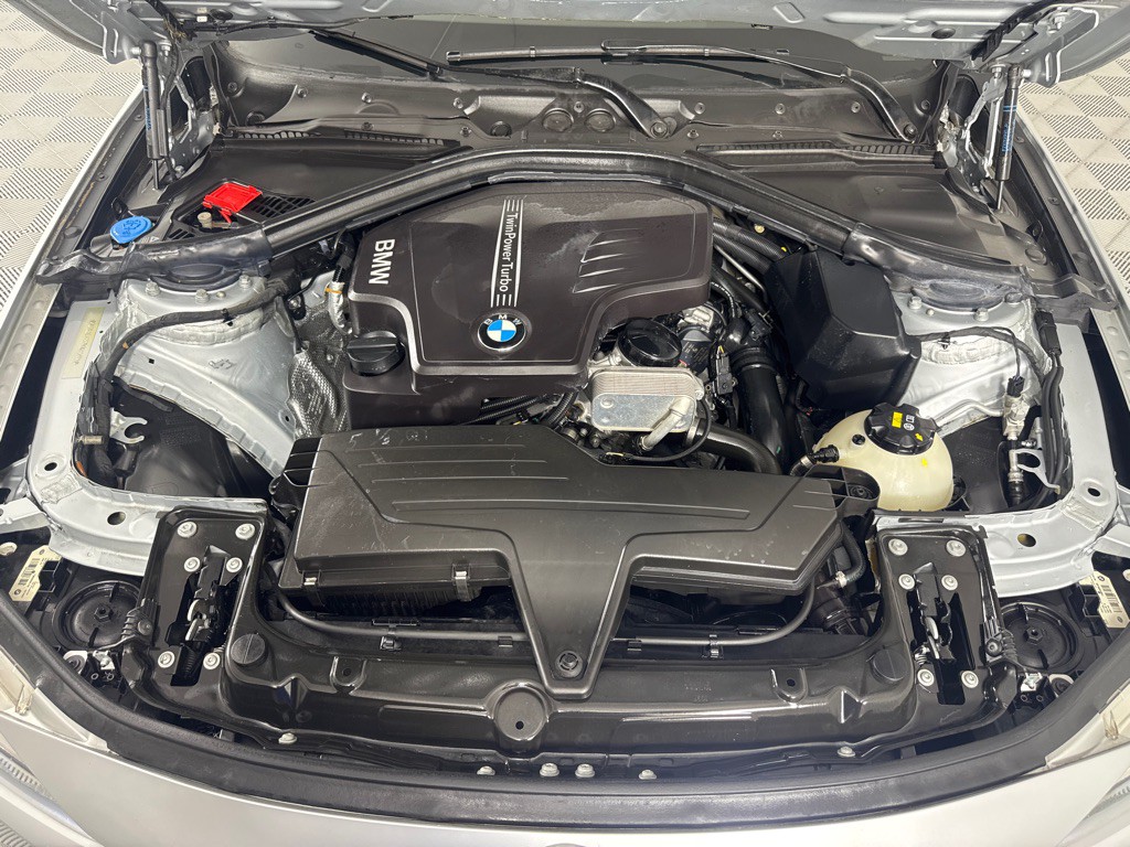 2017 BMW 3 Series Image 23